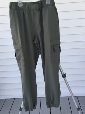 Mondetta Green Joggers, Size Large, Light Weight